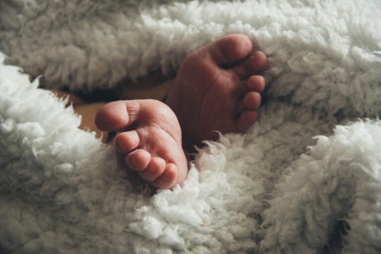 Pomoc fundacji i stowarzyszeń – przewodnik dla samotnej mamy