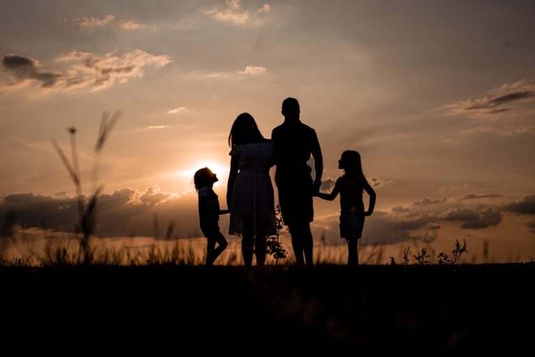 Urlop wypoczynkowy dla samotnej mamy – prawa i możliwości